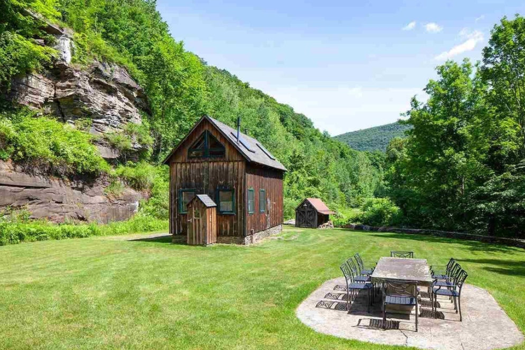 TEN EXTRAORDINARY HUDSON VALLEY LUXURY HOMES ON THE MARKET